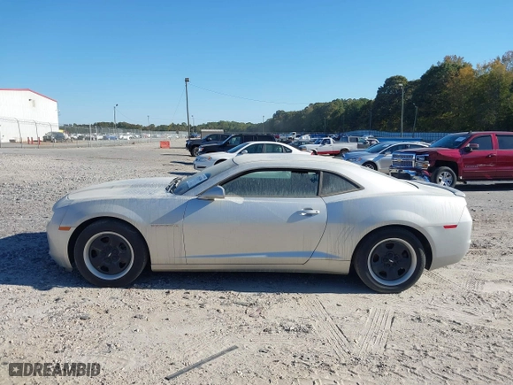 2013 Chevrolet Camaro LS with VIN 2G1FA1E36D9160663, listed as a IAAI auction lot 40649662 with 121,786 mi miles. Bid and sale history available at carsss.com. Image 14.