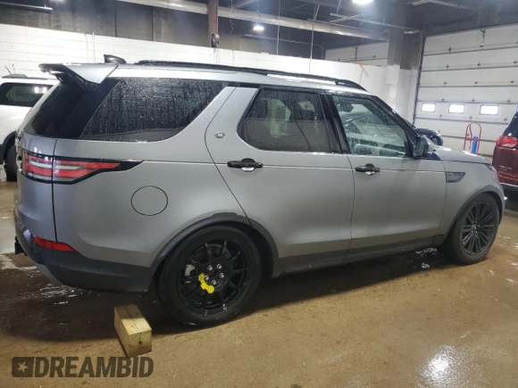2018 Land Rover Discovery HSE Luxury z VIN SALRT2RV7JA052867, wystawiony jako Copart lot #47933665 z przebiegiem 104 033 mil mil oraz Szkoda całkowita • Salvage title. Historia ofert i sprzedaży dostępna na DreamBid. Obrazek 3.