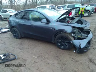 2024 Tesla Model Y Long Range z VIN 7SAYGDEE7RA214802, wystawiony jako IAAI lot #41118623 z przebiegiem 12 336 mil mil oraz . Historia ofert i sprzedaży dostępna na DreamBid. Obrazek 1.