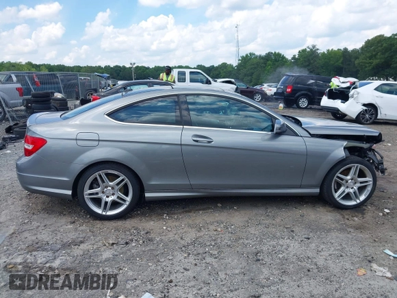 2013 Mercedes-Benz C 250 с VIN WDDGJ4HB3DF944912, выставлен на аукционе IAAI как лот 42411650 с пробегом 91 362 миль миль и . История ставок и продаж доступна на DreamBid. Изображение 13.