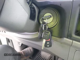 2021 Nissan NV Cargo SV z VIN 1N6BF0LY1MN806850, wystawiony jako IAAI lot #41500860 z przebiegiem 94 928 mil mil oraz . Historia ofert i sprzedaży dostępna na DreamBid. Obrazek 11.