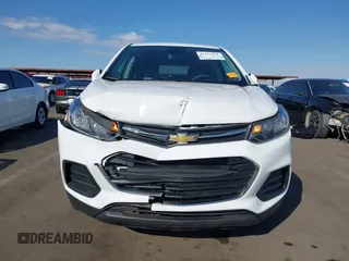 2019 Chevrolet Trax LS with VIN 3GNCJNSB9KL357213, listed as a IAAI auction lot 41437858 with 74,589 mi miles. Bid and sale history available at carsss.com. Image 6.