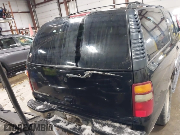 2002 Chevrolet Suburban Z71 with VIN 3GNFK16Z42G305930, listed as a IAAI auction lot 41002347 with 288,355 mi miles. Bid and sale history available at carsss.com. Image 16.