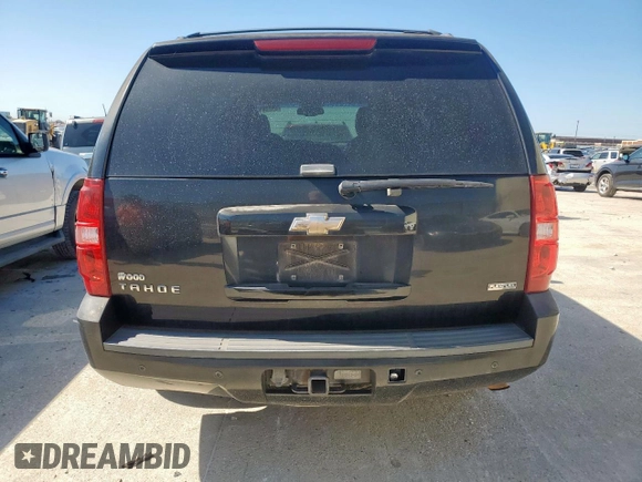 2008 Chevrolet Tahoe 2LT z VIN 1GNFC13028R252785, wystawiony jako Copart lot #56244945 z przebiegiem 283 328 mil mil oraz Czysty tytuł • Clean title. Historia ofert i sprzedaży dostępna na DreamBid. Obrazek 6.