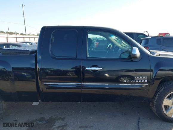 2011 Chevrolet Silverado 1500 LT with VIN 1GCRCSE00BZ327726, listed as a IAAI auction lot 41713327 with 228,435 mi miles. Bid and sale history available at carsss.com. Image 13.