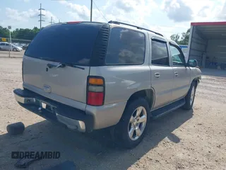 2004 GMC Yukon SLE z VIN 1GKEC13V44R175383, wystawiony jako IAAI lot #42155877 z przebiegiem 303 482 mil mil oraz . Historia ofert i sprzedaży dostępna na DreamBid. Obrazek 4.