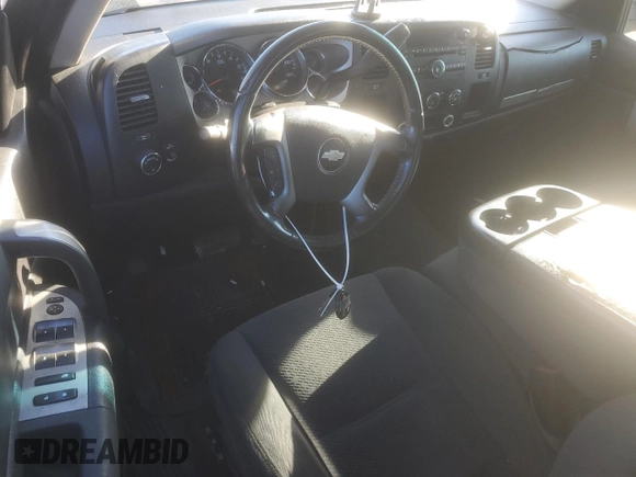 2008 Chevrolet Silverado 1500 1LT with VIN 2GCEC13J181245915, listed as a Copart auction lot 46946785 with 232,622 mi miles and Clean Title. Bid and sale history available at DreamBid. Image 8.