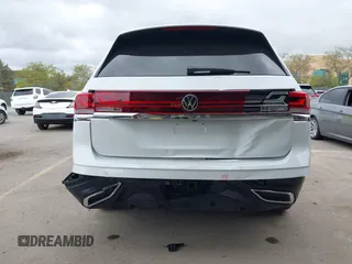 2024 Volkswagen Atlas SE с VIN 1V2WR2CA2RC560161, выставлен на аукционе IAAI как лот 42047000 с пробегом 16 063 миль миль и . История ставок и продаж доступна на DreamBid. Изображение 6.