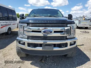 2017 Ford F-250 Lariat z VIN 1FT7W2BTXHEF17286, wystawiony jako Copart lot #55722875 z przebiegiem 75 231 mil mil oraz Czysty tytuł • Clean title. Historia ofert i sprzedaży dostępna na DreamBid. Obrazek 5.