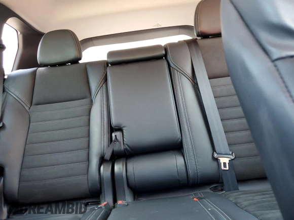 2023 Mitsubishi Outlander SE z VIN JA4J4UA8XPZ022107, wystawiony jako Copart lot #60740804 z przebiegiem 46 295 mil mil oraz Szkoda całkowita • Salvage title. Historia ofert i sprzedaży dostępna na DreamBid. Obrazek 10.