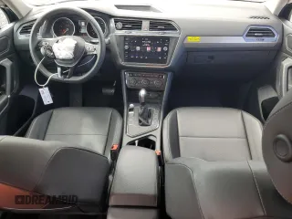 2020 Volkswagen Tiguan SE z VIN 3VV3B7AX2LM035055, wystawiony jako Copart lot #82392284 z przebiegiem 43 302 mil mil oraz Nie do naprawy • Non repairable. Historia ofert i sprzedaży dostępna na DreamBid. Obrazek 8.