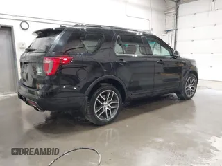 2017 Ford Explorer Sport z VIN 1FM5K8GT1HGB00329, wystawiony jako IAAI lot #42702719 z przebiegiem 102 877 mil mil oraz . Historia ofert i sprzedaży dostępna na DreamBid. Obrazek 4.
