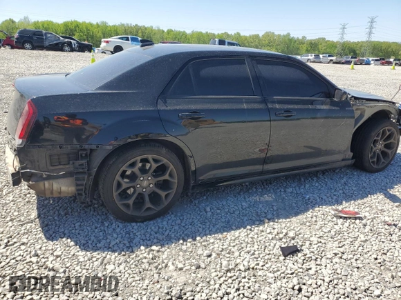 2017 Chrysler 300 S Alloy Edition z VIN 2C3CCABG8HH518230, wystawiony jako Copart lot #53294045 z przebiegiem 59 701 mil mil oraz Szkoda całkowita • Salvage title. Historia ofert i sprzedaży dostępna na DreamBid. Obrazek 3.