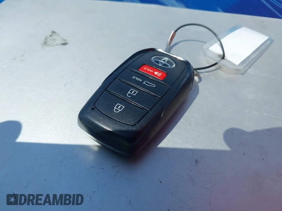 2025 Toyota Camry LE z VIN 4T1DAACK0SU024677, wystawiony jako IAAI lot #42468532 z przebiegiem 21 937 mil mil oraz . Historia ofert i sprzedaży dostępna na DreamBid. Obrazek 11.