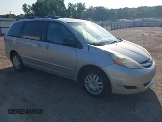 2008 Toyota Sienna CE z VIN 5TDZK23C88S127204, wystawiony jako IAAI lot #42457540 z przebiegiem 302 302 mil mil oraz . Historia ofert i sprzedaży dostępna na DreamBid. Obrazek 1.