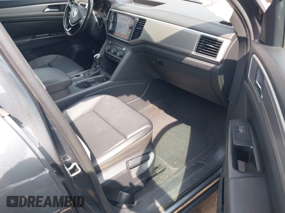 2019 Volkswagen Atlas SE with VIN 1V2DR2CA4KC524033, listed as a IAAI auction lot 42104613 with 97,362 mi miles and . Bid and sale history available at DreamBid. Image 5.