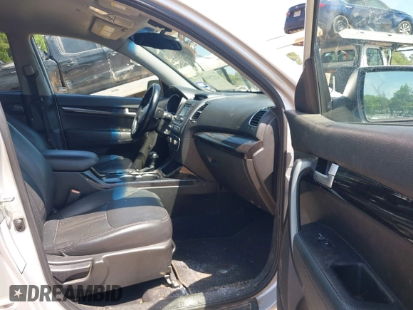 2014 Kia Sorento LX with VIN 5XYKTCA61EG496867, listed as a IAAI auction lot 41929686 with 202,460 mi miles. Bid and sale history available at carsss.com. Image 5.