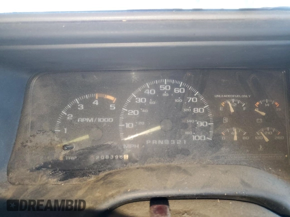 1995 Chevrolet Suburban z VIN 1GNFK16K9SJ333918, wystawiony jako Copart lot #46665205 z przebiegiem 208 395 mil mil oraz Czysty tytuł • Clean title. Historia ofert i sprzedaży dostępna na DreamBid. Obrazek 9.