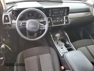2023 Kia Sorento LX z VIN 5XYRG4LC0PG218539, wystawiony jako Copart lot #55832035 z przebiegiem 40 479 mil mil oraz Szkoda całkowita • Salvage title. Historia ofert i sprzedaży dostępna na DreamBid. Obrazek 8.