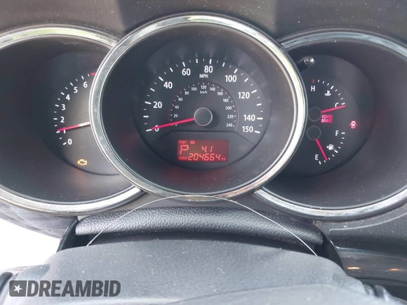 2013 Kia Sorento LX z VIN 5XYKTDA24DG349430, wystawiony jako IAAI lot #42549811 z przebiegiem 204 664 mil mil oraz . Historia ofert i sprzedaży dostępna na DreamBid. Obrazek 7.