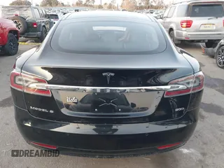 2016 Tesla Model S 90D z VIN 5YJSA1E26GF156108, wystawiony jako IAAI lot #41453148 z przebiegiem 74 717 mil mil oraz . Historia ofert i sprzedaży dostępna na DreamBid. Obrazek 17.