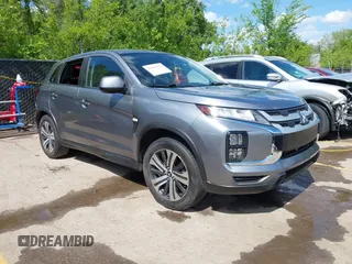 2022 Mitsubishi Outlander ES z VIN JA4ARUAU2NU019775, wystawiony jako IAAI lot #42187972 z przebiegiem 27 639 mil mil oraz . Historia ofert i sprzedaży dostępna na DreamBid. Obrazek 1.
