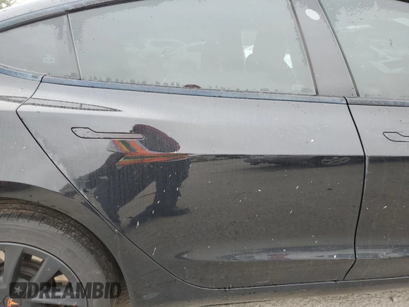 2023 Tesla Model 3 z VIN 5YJ3E1EA7PF668511, wystawiony jako Copart lot #51055725 z przebiegiem 53 594 mil mil oraz Szkoda całkowita • Salvage title. Historia ofert i sprzedaży dostępna na DreamBid. Obrazek 10.