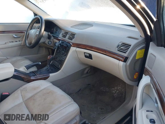 2005 Volvo S80 with VIN YV1TS592X51399861, listed as a IAAI auction lot 41422980 with 172,113 mi miles. Bid and sale history available at carsss.com. Image 5.