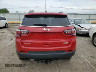 2019 Jeep Compass Latitude z VIN 3C4NJDBB2KT597540, wystawiony jako Copart lot #57686275 z przebiegiem 84 501 mil mil oraz Szkoda całkowita • Salvage title. Historia ofert i sprzedaży dostępna na DreamBid. Obrazek 6.