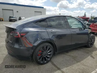 2024 Tesla Model Y Performance z VIN 7SAYGDEF5RF125127, wystawiony jako Copart lot #56753105 z przebiegiem 9 267 mil mil oraz Szkoda całkowita • Salvage title. Historia ofert i sprzedaży dostępna na DreamBid. Obrazek 3.