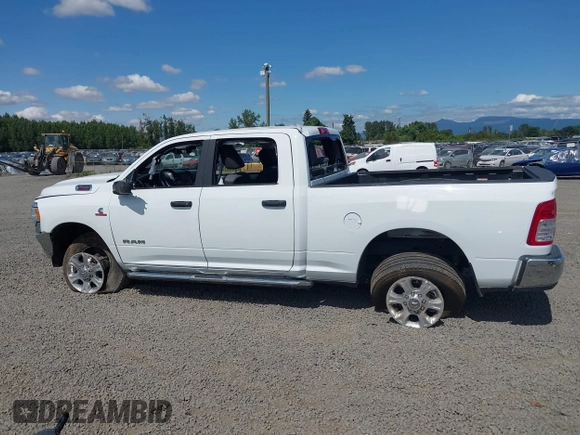 2024 Ram 2500 Big Horn z VIN 3C6UR5DL5RG303820, wystawiony jako IAAI lot #42615583 z przebiegiem 14 564 mil mil oraz . Historia ofert i sprzedaży dostępna na DreamBid. Obrazek 15.