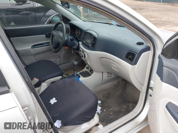 2006 Hyundai Accent GLS with VIN KMHCN46C46U012561, listed as a IAAI auction lot 41750609 with 286,770 mi miles. Bid and sale history available at carsss.com. Image 5.