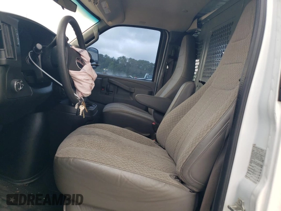 2017 GMC Savana Cargo Van with VIN 1GTW7AFF6H1914427, listed as a Copart auction lot 61450404 with 133,279 mi miles and Salvage Title. Bid and sale history available at carsss.com. Image 7.