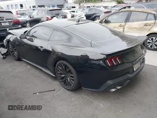 2024 Ford Mustang GT z VIN 1FA6P8CF5R5420461, wystawiony jako IAAI lot #42515797 z przebiegiem 28 636 mil mil oraz . Historia ofert i sprzedaży dostępna na DreamBid. Obrazek 3.