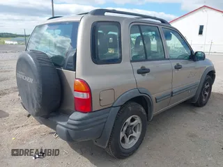 2002 Chevrolet Tracker ZR2 z VIN 2CNBJ734526932987, wystawiony jako IAAI lot #42289740 z przebiegiem 92 862 mil mil oraz . Historia ofert i sprzedaży dostępna na DreamBid. Obrazek 4.