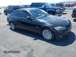 2009 BMW 3 Series 328i z VIN WBAPH735X9E126967, wystawiony jako IAAI lot #42053469 z przebiegiem 144 013 mil mil oraz . Historia ofert i sprzedaży dostępna na DreamBid. Obrazek 1.
