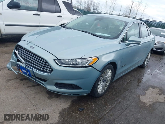 2013 Ford Fusion SE Hybrid with VIN 3FA6P0LUXDR339767, listed as a IAAI auction lot 41920621 with 135,274 mi miles. Bid and sale history available at carsss.com. Image 2.
