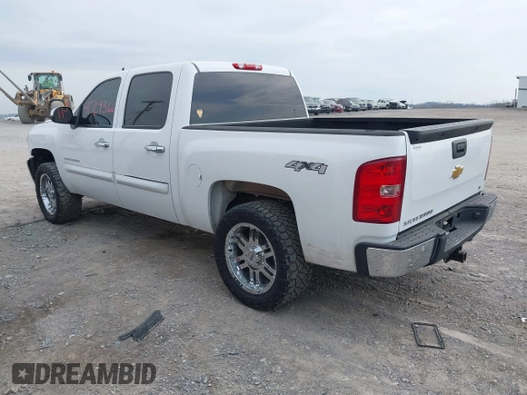 2013 Chevrolet Silverado 1500 LT with VIN 3GCPKSE71DG300433, listed as a IAAI auction lot 41769366 with 210,857 mi miles. Bid and sale history available at carsss.com. Image 3.