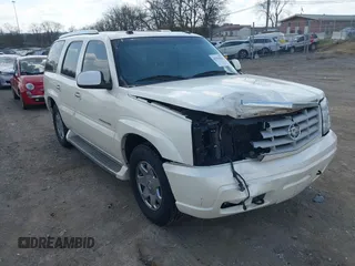 2005 Cadillac Escalade z VIN 1GYEC63T55R115387, wystawiony jako IAAI lot #41791855 z przebiegiem 165 246 mil mil oraz . Historia ofert i sprzedaży dostępna na DreamBid. Obrazek 1.