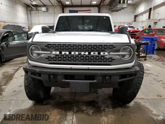 2022 Ford Bronco with VIN 1FMEE5DP2NLB30441, listed as a Copart auction lot 45985755 with 39,241 mi miles and Salvage Title. Bid and sale history available at DreamBid. Image 5.