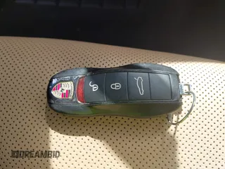 2016 Porsche Panamera 4 z VIN WP0AA2A71GL001210, wystawiony jako IAAI lot #42230574 z przebiegiem Nie podano mil oraz . Historia ofert i sprzedaży dostępna na DreamBid. Obrazek 11.