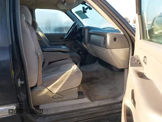 2005 GMC Yukon SLE with VIN 1GKEC13V15R105390, listed as a IAAI auction lot 42076410 with 237,160 mi miles. Bid and sale history available at carsss.com. Image 5.