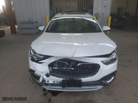 2018 Buick Regal TourX Essence with VIN W04GV8SX8J1102810, listed as a Copart auction lot 41431955 with 22,503 mi miles and Salvage Title. Bid and sale history available at carsss.com. Image 5.