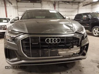 2020 Audi Q8 Prestige z VIN WA1FVAF11LD004003, wystawiony jako IAAI lot #42275194 z przebiegiem 56 045 mil mil oraz . Historia ofert i sprzedaży dostępna na DreamBid. Obrazek 13.