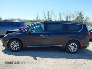 2017 Chrysler Pacifica Touring L with VIN 2C4RC1BG0HR747551, listed as a IAAI auction lot 42139664 with 120,057 mi miles and . Bid and sale history available at DreamBid. Image 13.