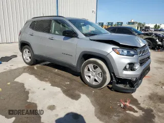 2022 Jeep Compass Latitude with VIN 3C4NJCBB0NT192422, listed as a Copart auction lot 50897005 with 13,342 mi miles and Salvage Title. Bid and sale history available at carsss.com. Image 4.