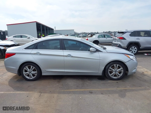 2013 Hyundai Sonata SE with VIN 5NPEC4AC0DH744204, listed as a IAAI auction lot 41791192 with 199,276 mi miles. Bid and sale history available at carsss.com. Image 13.