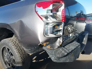 2011 Toyota Tundra z VIN 5TFRM5F15BX028699, wystawiony jako IAAI lot #41921139 z przebiegiem 147 811 mil mil oraz . Historia ofert i sprzedaży dostępna na DreamBid. Obrazek 6.