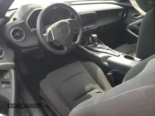 2020 Chevrolet Camaro 1LT z VIN 1G1FB1RS8L0108605, wystawiony jako Copart lot #55069765 z przebiegiem Nie podano mil oraz Szkoda całkowita • Salvage title. Historia ofert i sprzedaży dostępna na DreamBid. Obrazek 8.