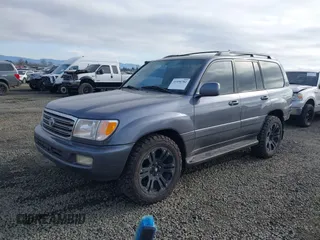 2005 Toyota Land Cruiser with VIN JTEHT05J852069392, listed as a IAAI auction lot 41450782 with 187,949 mi miles. Bid and sale history available at carsss.com. Image 2.